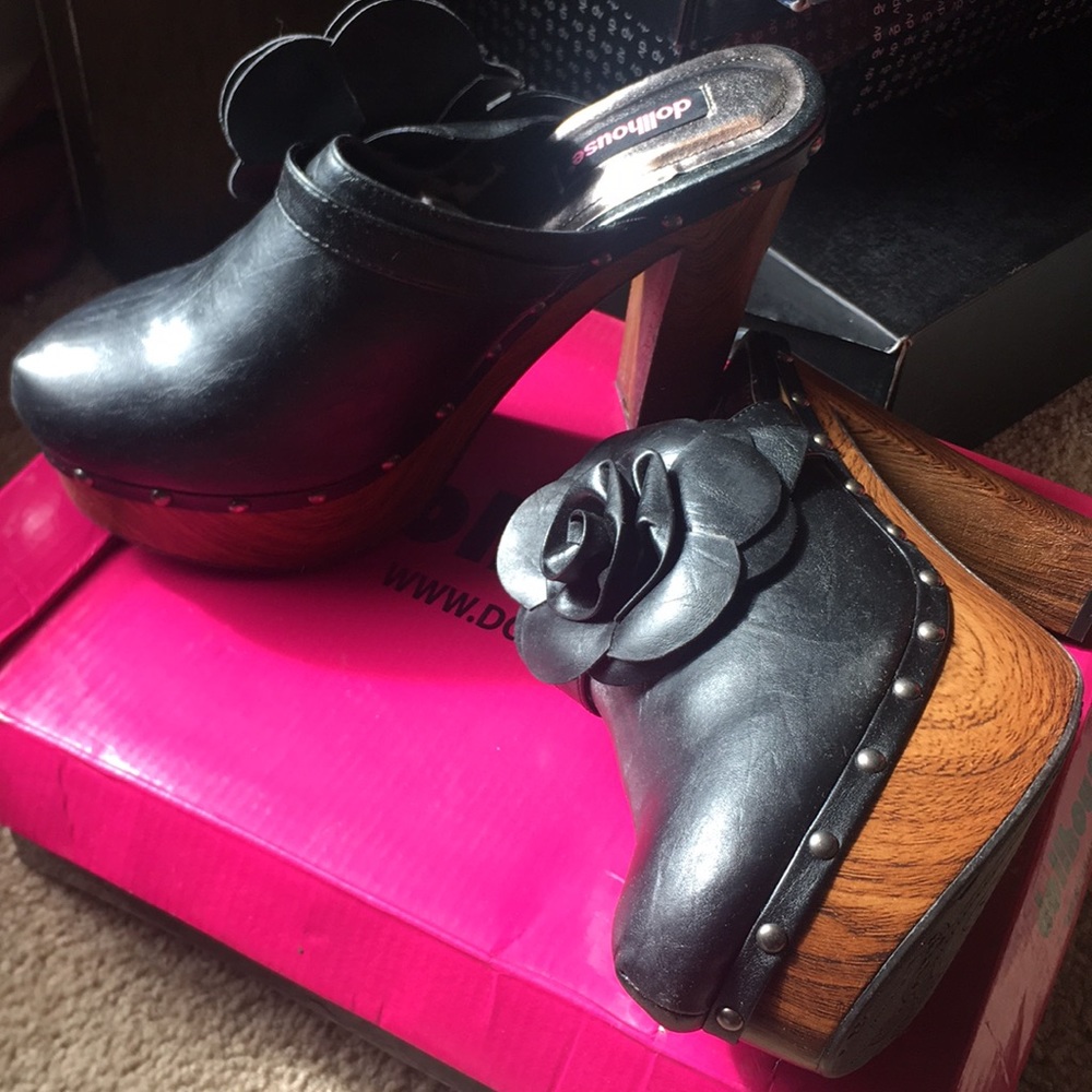 Never worn Dollhouse clogs